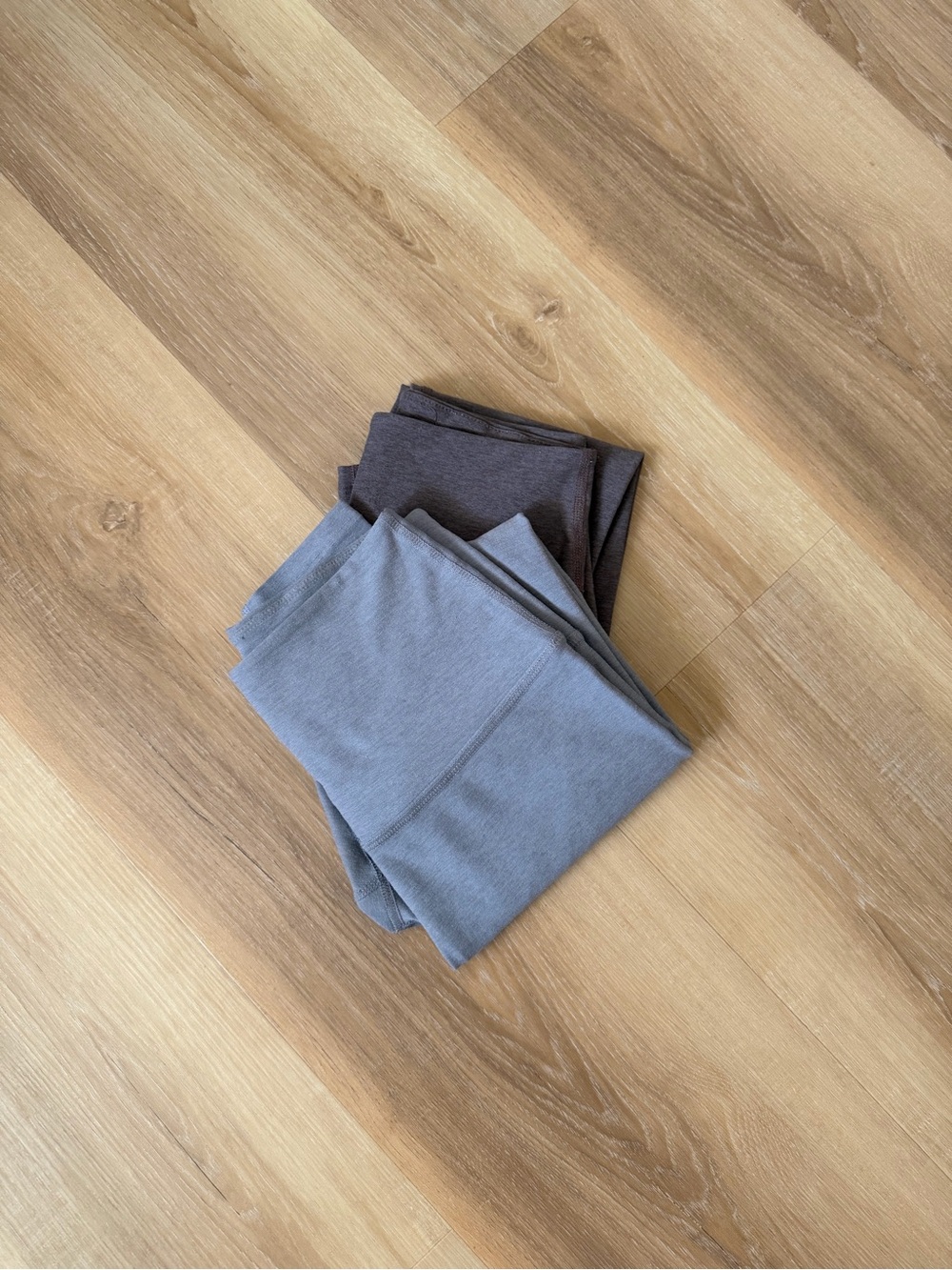 Beyond Yoga High-Waist Leggings in Lilac & Brown - Picture 2 of 3
